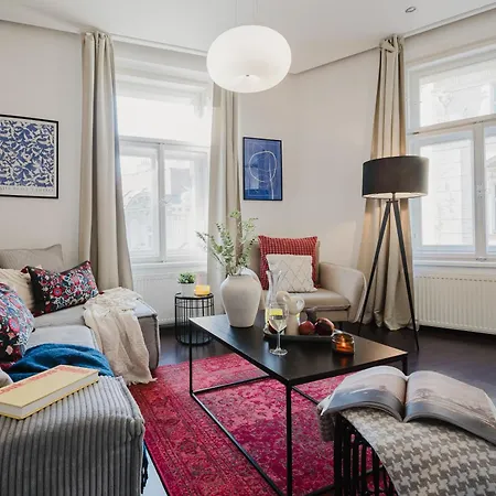 Apartment Days - Stylish - Netflix - Hip District *