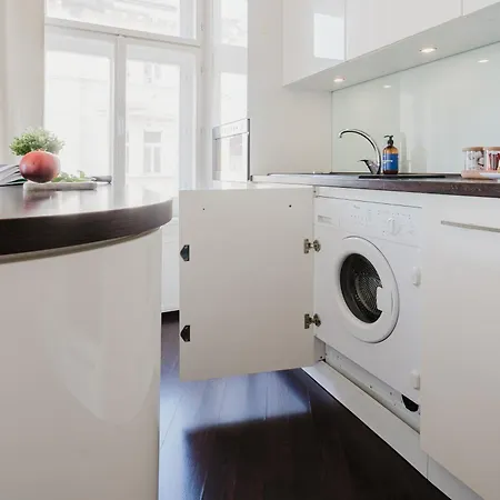 Apartment Days - Stylish - Netflix - Hip District
