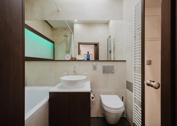 Days - Open-plan With Netflix In Zizkov Praha
