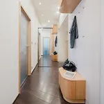 Days - Open-plan With Netflix In Zizkov 公寓