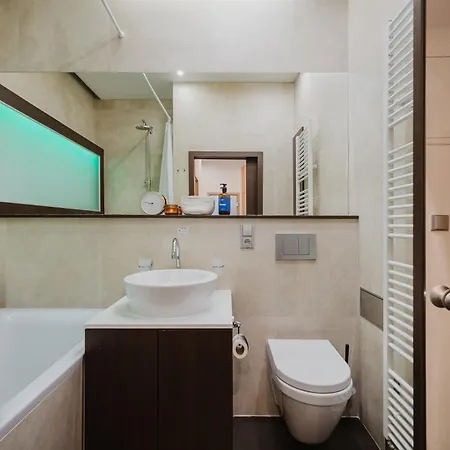 Days - Open-plan With Netflix In Zizkov Prag